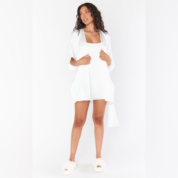 First Look Bridal White Robe Wedding Getting Ready - Picture 4 of 11